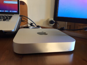 Disabili DOC – L'immagine mostra il Mac mini M1 del 2020 ormai inserito nel D-Setup